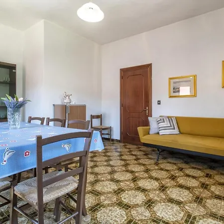 Vakantiehuis Spacious In Costa Rossa Trinità dʼAgultu