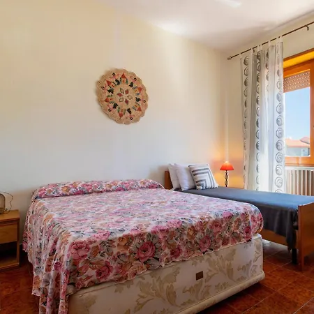 בית נופש Spacious In Costa Rossa *